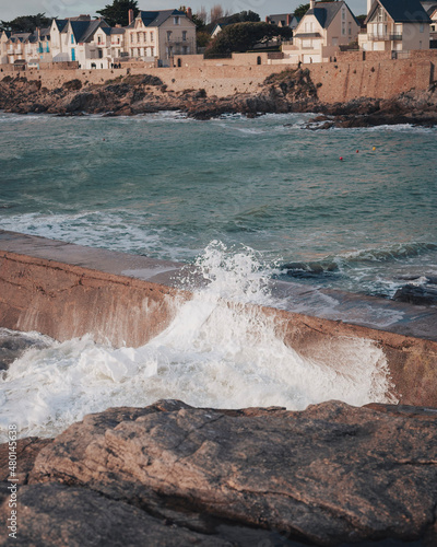 Murais de parede Grandes vagues déchainées sur la cote Atlantique