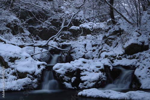 岩手県奥州市　冬の滝 © yspbqh14