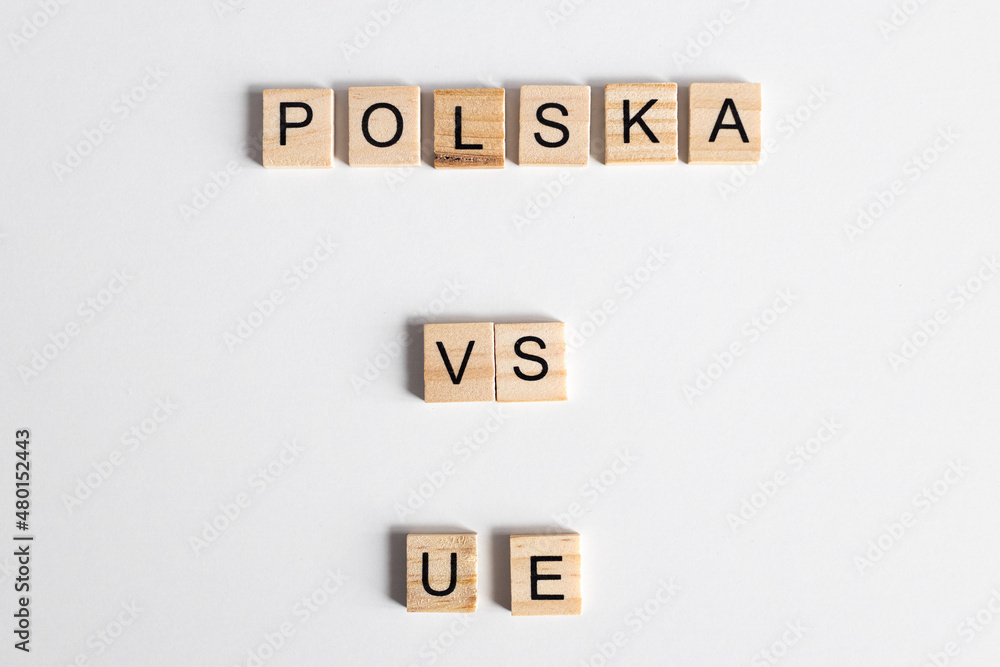 Polska przeciw Uni Europejskiej, napis na jednolitym tle - obrazy, fototapety, plakaty 