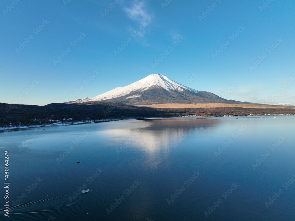 山中湖から見る富士山周辺　山梨県 ドローン空撮