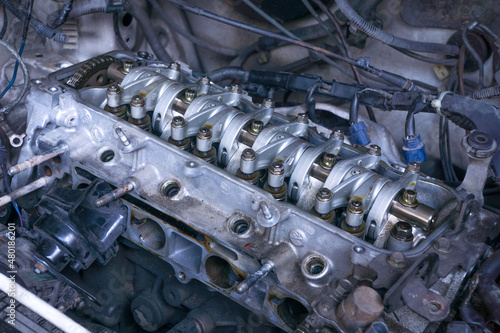 Engines that are heavily used until they are broken, have to open the cylinder head to check for the cause of failure.