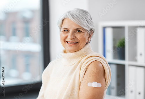 Obraz na plátne medicine, health and vaccination concept - happy smiling vaccinated senior woman