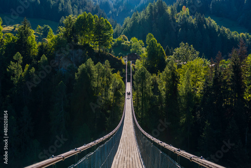 Hängebrücke in Ernen im Wallis, Schweiz