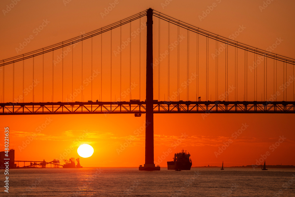 Fototapeta premium PORTUGAL LISBON 25th APRIL BRIDGE