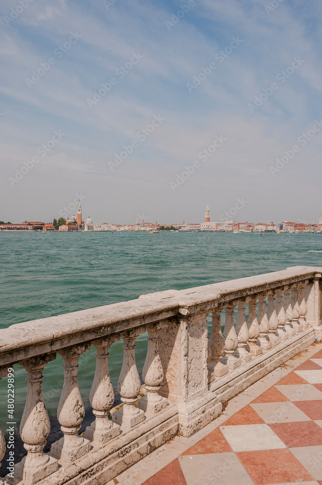 Venedig, Altstadt, Insel, Lagune Kanäle, Markusplatz, Markusdom, San Giorgio Maggiore, historische Häuser, Dogenpalast, Sommer, Italien