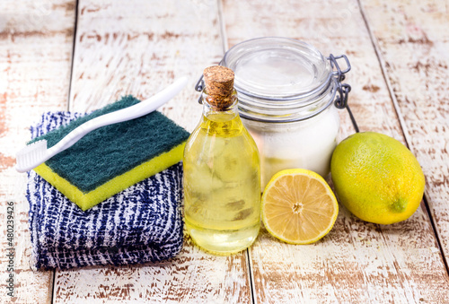 Tablou pe pânză Vinegar with lemon and bicarbonate, with glue, cleaning cloth or flannel and kit