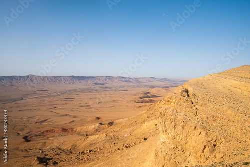 Sunny morning in the Ramon crater.