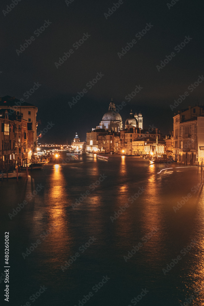 night view of the canal grande in venice 
