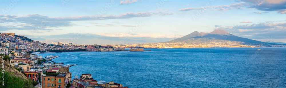 Panorama vom Golf von Neapel mit dem Vesuv von Posillipo aus gesehen