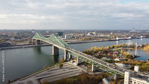 Le pont Jacques-Cartier et son paysage