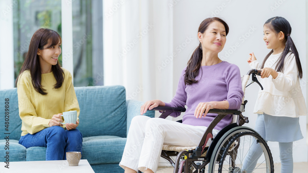 バリアフリーな住宅　三世代家族