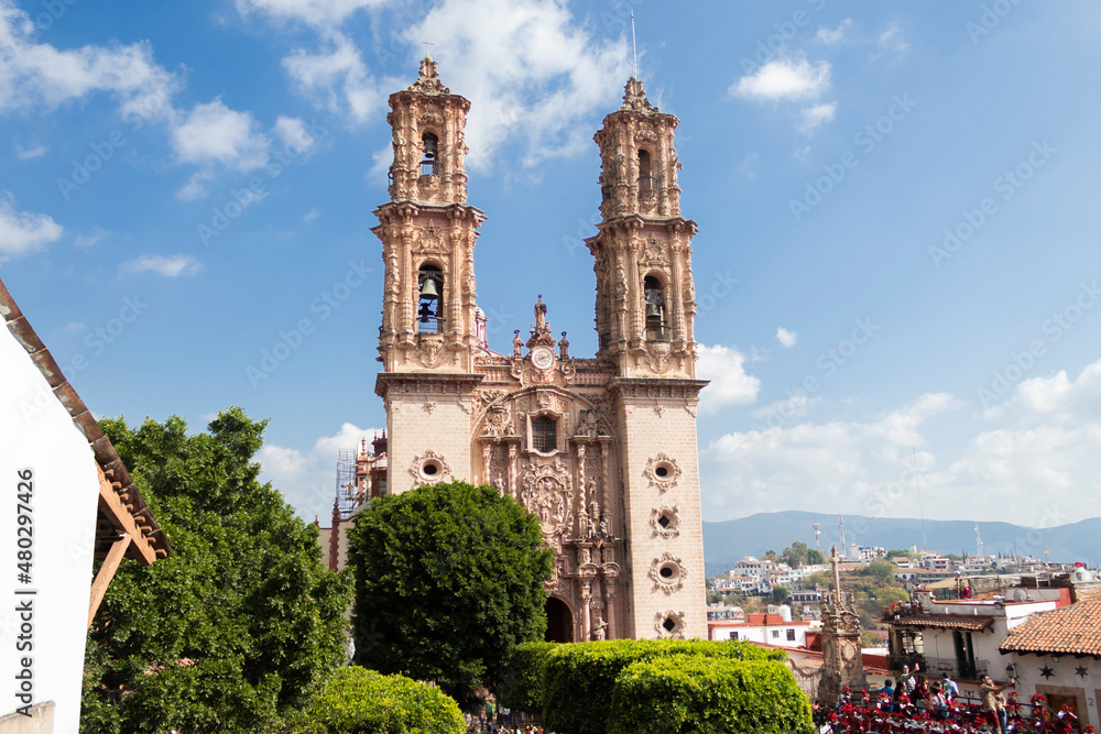 Catedral de Taxco en fechas navideñas.