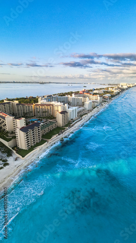 Quadro su tela Panorama de un atardecer en playa de Cancún Quintana Roo en México