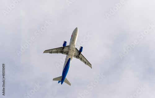 Passenger Jet shortly after takeoff.