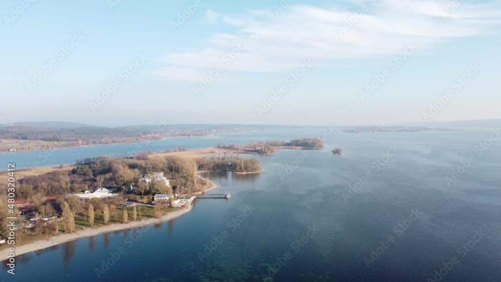 Die Halbinsel Mettnau bei Radolfzell, rechts die Insel Reichenau Die Halbinsel Mettnau bei Radolfzell, rechts die Insel Reichenau