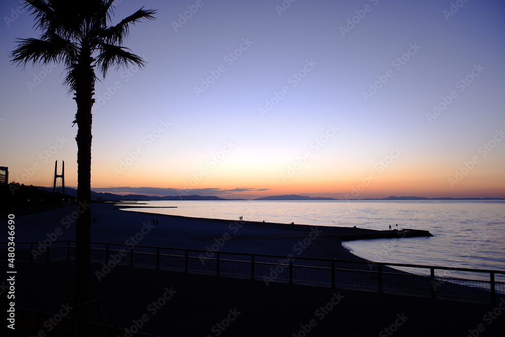 Obraz premium 夕陽と海岸風景