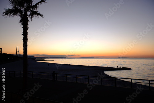 夕陽と海岸風景