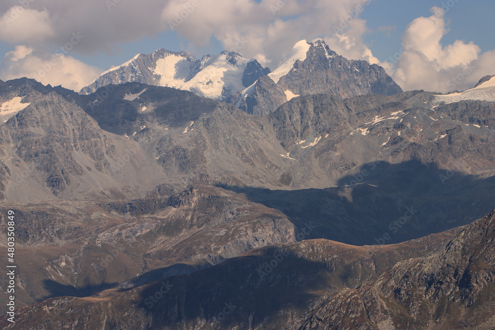 Giganten der Ostalpen; Blick von Nordwesten auf Piz Bernina, Piz Scerscen und Piz Roseg