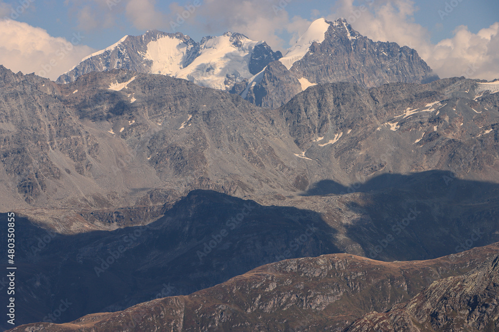 Giganten der Ostalpen; Blick von Nordwesten auf Piz Bernina (4048m) mit Biancograt, Piz Scerscen (3970m) und Piz Roseg (3935m)