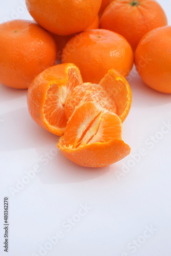 手で皮がむけるオレンジ