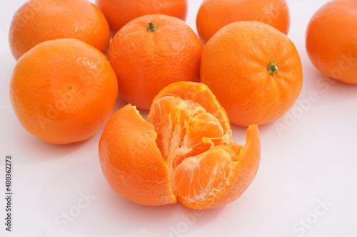 手で皮がむけるオレンジ