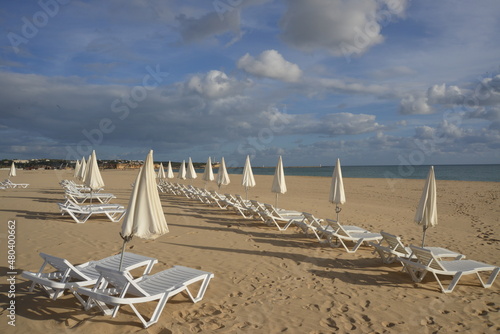 beach chairs and umbrellas © danieldefotograaf