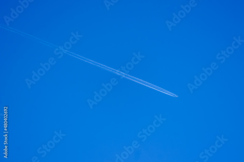 飛行機雲 千葉県の青空
