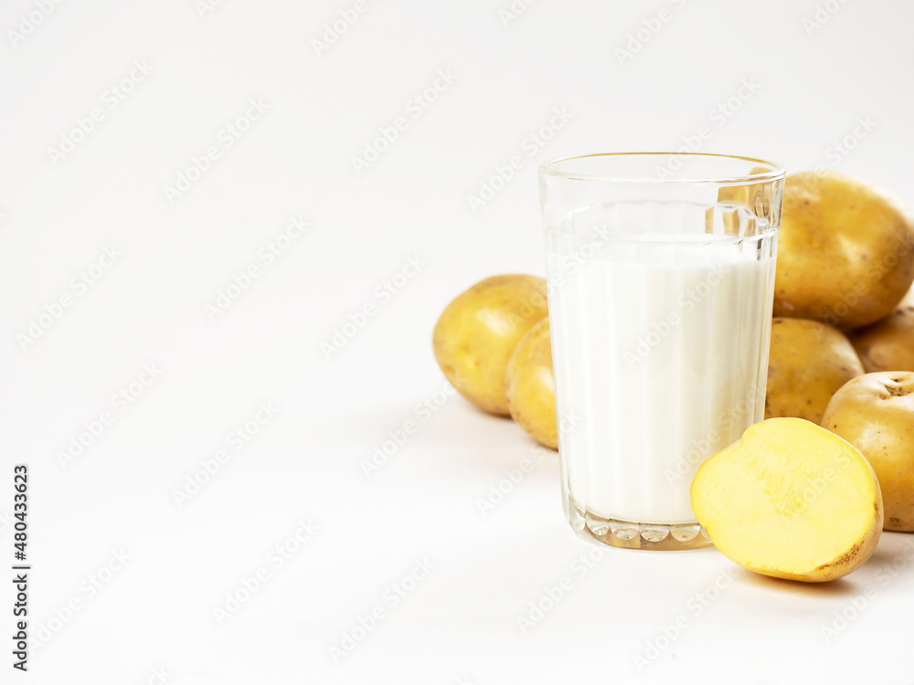Potato milk is a new and trendy plant-based alternative. It is suitable for vegans and does not contain common allergens such as lactose, gluten and nuts. It is also low in sugar . Potato milk is a new and trendy plant-based alternative. It is suitable for vegans and does not contain common allergens such as lactose, gluten and nuts. It is also low in sugar .