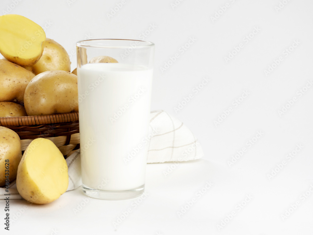 Potato milk is a new and trendy plant-based alternative. It is suitable for vegans and does not contain common allergens such as lactose, gluten and nuts. It is also low in sugar . Potato milk is a new and trendy plant-based alternative. It is suitable for vegans and does not contain common allergens such as lactose, gluten and nuts. It is also low in sugar .