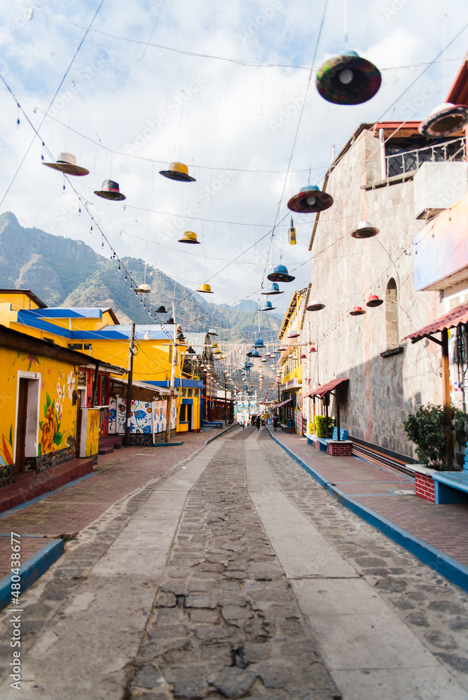 Obraz premium Colorful streets of San Juan La Laguna at Lake Atitlan, Guatemala. 
