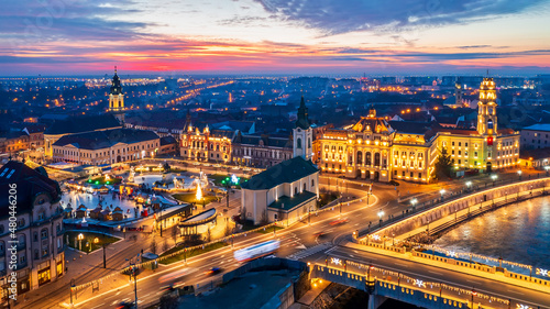 Cuadro en lienzo Oradea, Romania - Amazing Christmas Market in Union Square.