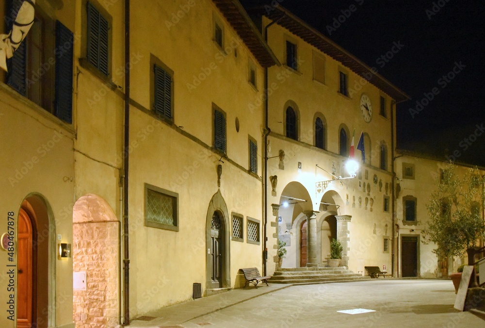 Altstadt von Radda in Chianti  bei nächtlicher Beleuchtung