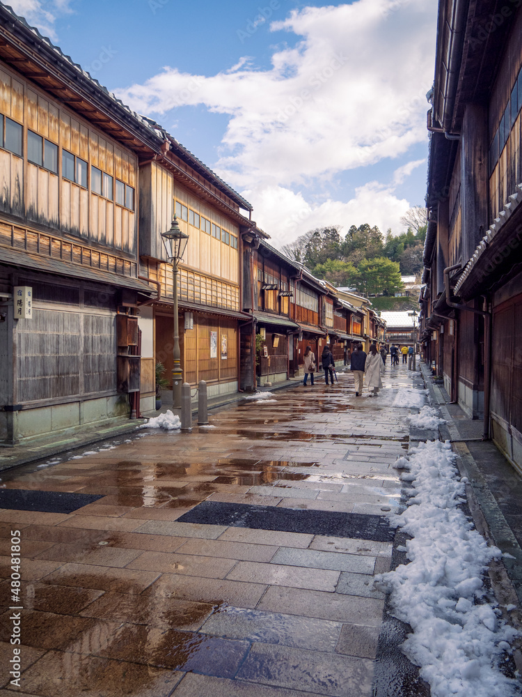 冬の金沢ひがし茶屋街の風景