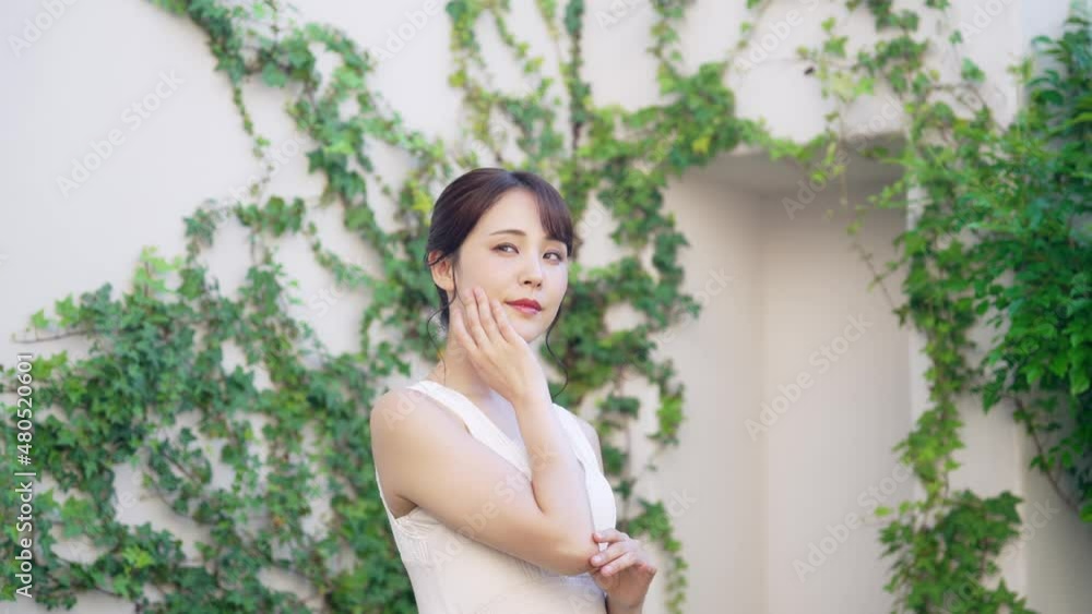 女性の美容イメージ　ボタニカル