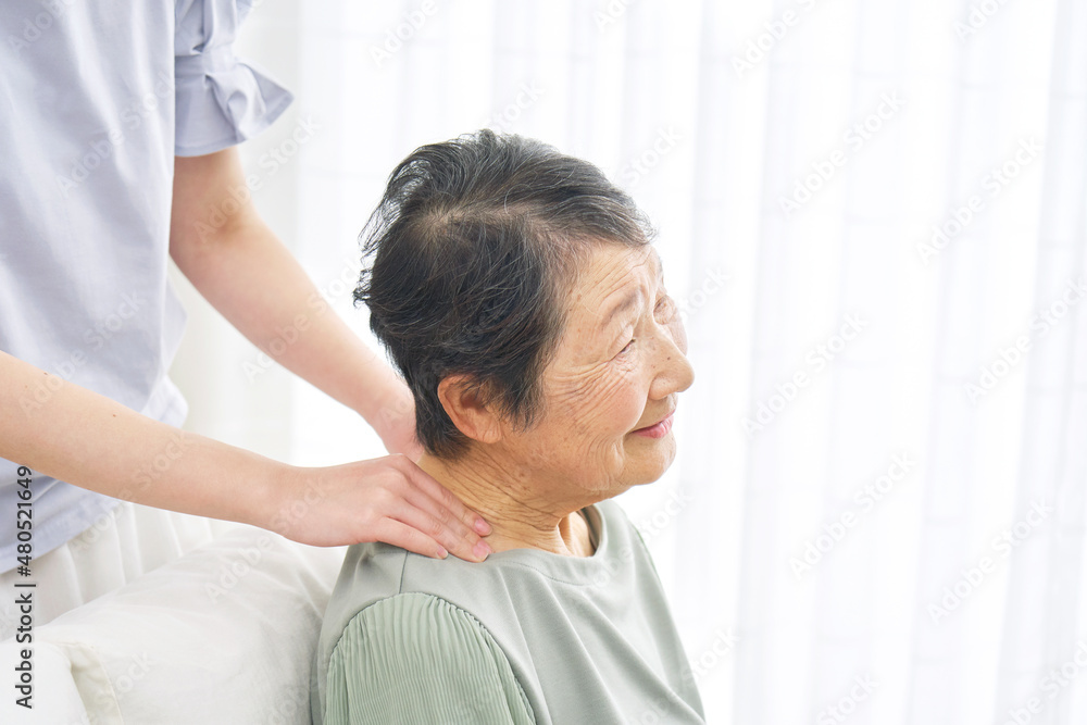 高齢者 肩もみ 高齢者 肩もみ