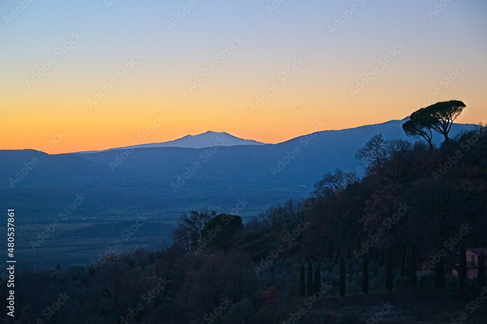 Obraz premium Dramatic Sunrise Over the Hills of Tuscany Italy