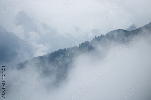 Berglandschaft in den Alpen Bergen mit Wolken  © Dominic Wunderlich