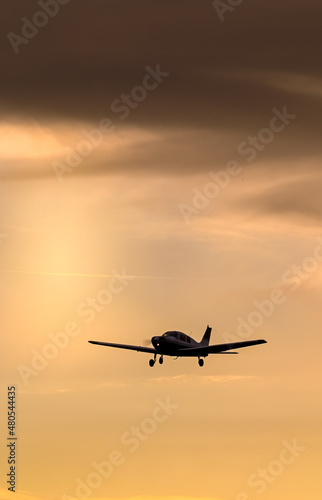 avion aviation vol survol aeroport pilote ciel soleil coucher environnement aeroclub © JeanLuc