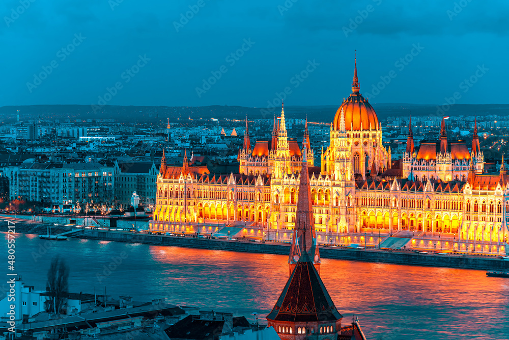 Fototapeta premium House of parliament in Budapest, Hungary in winter