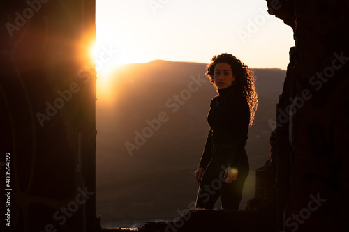 chica al atardecer