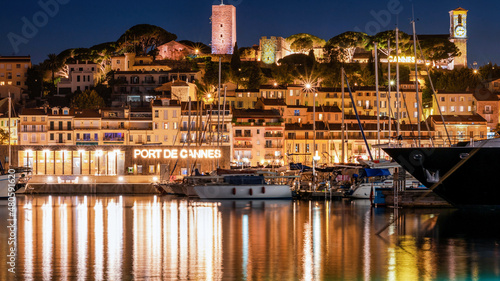 Fototapeta Naklejka Na Ścianę i Meble -  View of sea port in Cannes at night, France