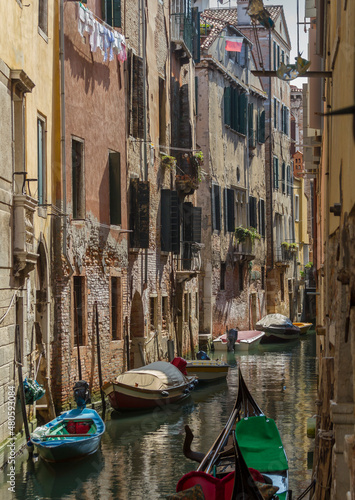 Typischer Seitenkanal, Venedig photo