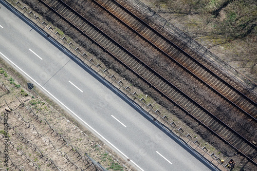 Strasse und Bahnlinie von oben gesehen photo