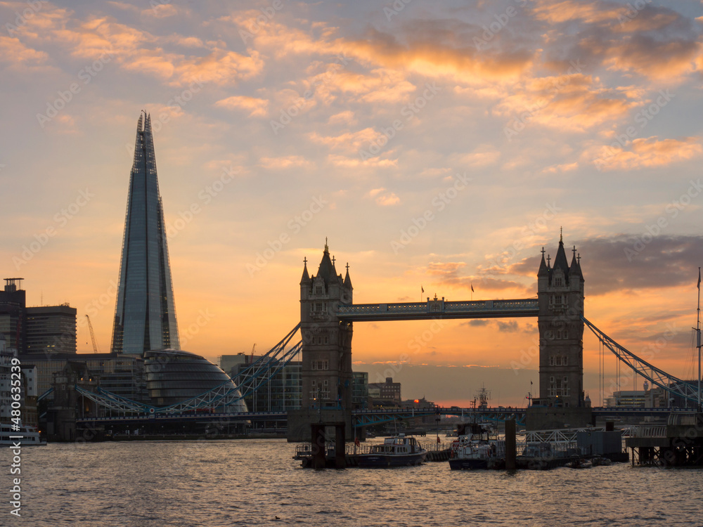 Naklejka premium Europe, UK, England, London, Tower Bridge sunset