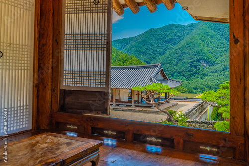 Canvas Print A house where you can check the old architectural style of Korea