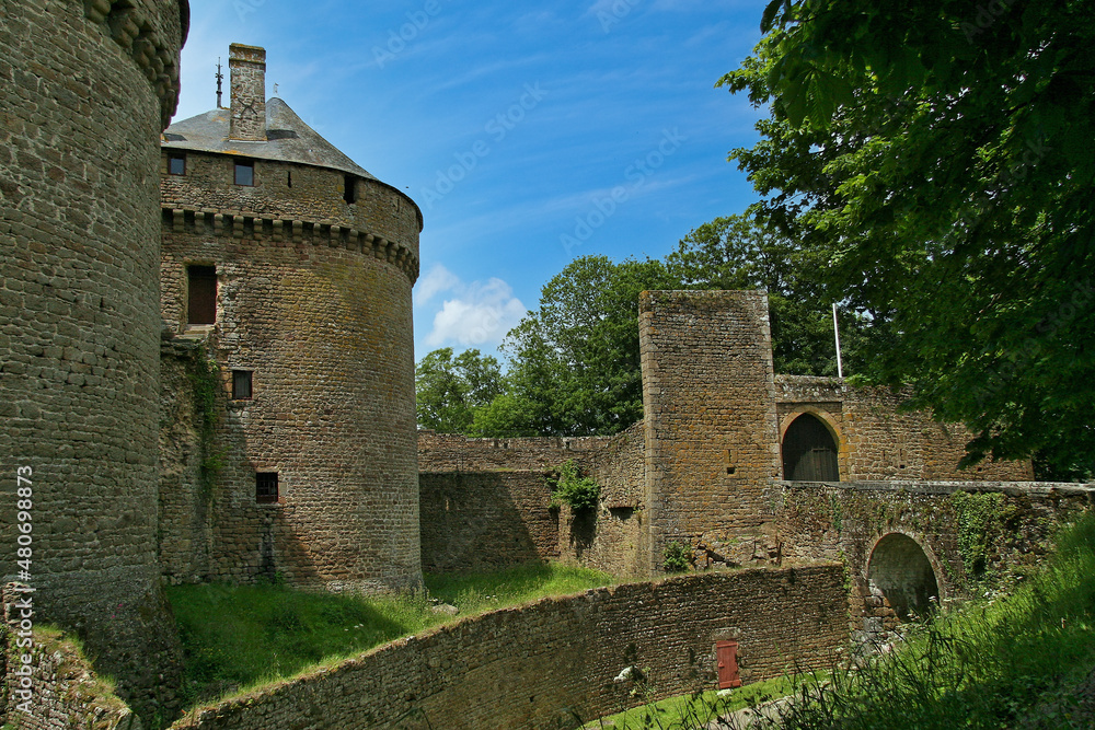 Entrée de château de Lassay en Mayenne