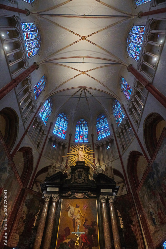Obraz premium Interior of the Sint-Salvators Cathedral in the historic city centre of Bruges in Belgium