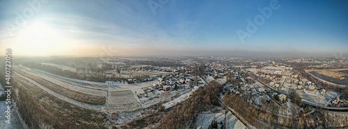 przedmieścia Jastrzębia Zdroju w Polsce na Śląsku, panorama zimą z lotu ptaka, smog