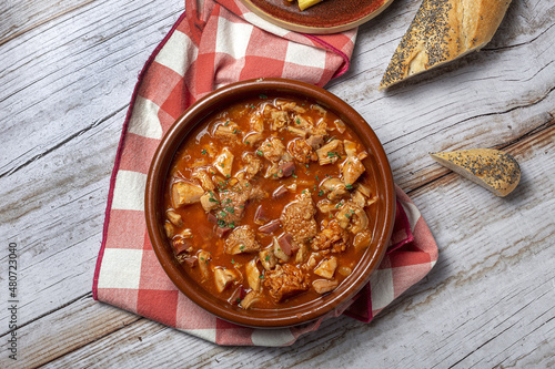 Obraz na plátně Traditional homemade and typical tripe recipe Madrid style with bread and French