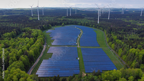 Erneuerbare Energien mitten im Wald